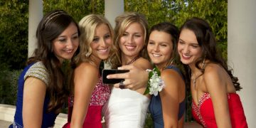 How much do parents spend on prom?